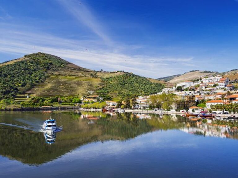 Day Cruise From Porto To Pinhão With Breakfast And Lunch - The "heart" of the Douro valley is in a small village of the...